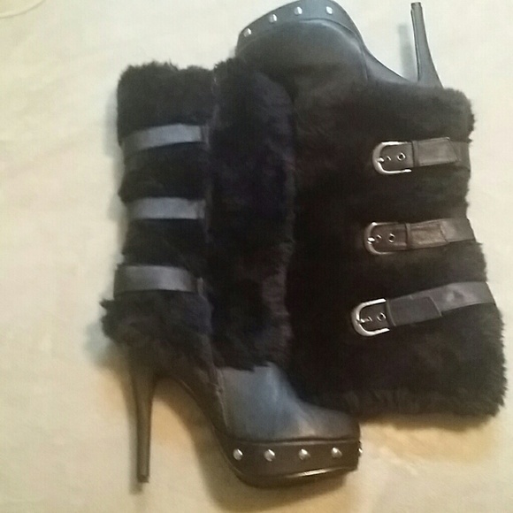 Boots - Picture 5 of 6